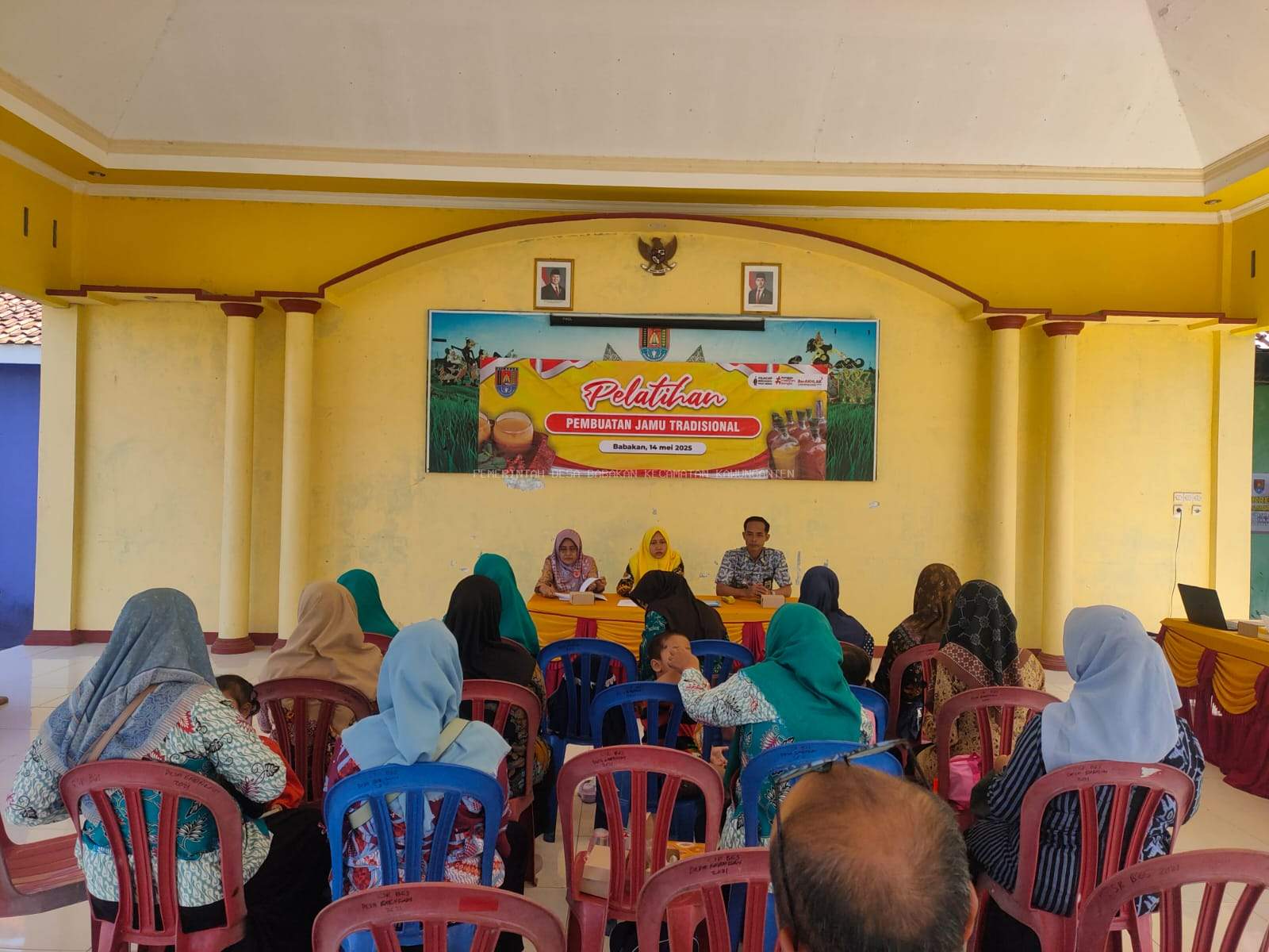 PELATIHAN PEMBUATAN JAMU TRADISIONAL